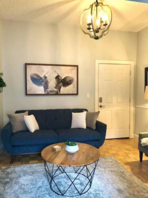Overlooking Downtown Dunedin Two Bedroom apartment NO KIDS, NO PETS